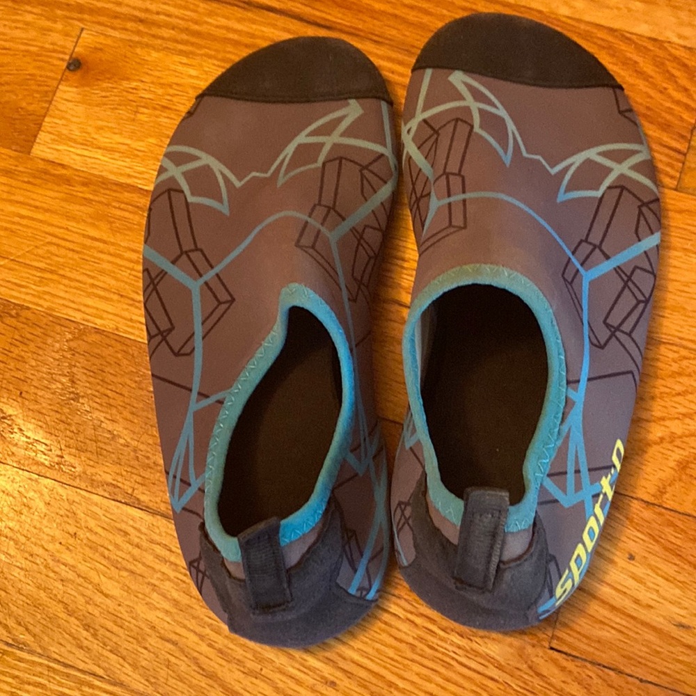 EUC L-RUN Water Swim Shoes Socks Kids Unisex Beach Pool Sand Yoga Size 2.5 - 3.5